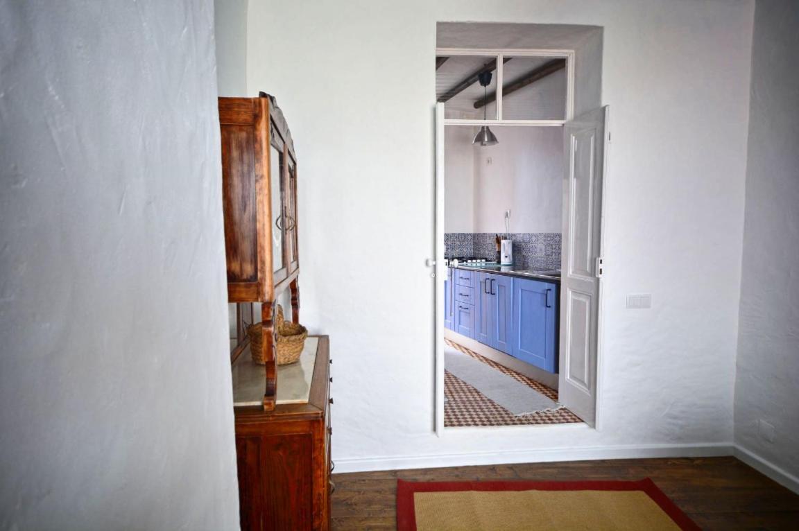 Traditional House In Historical Center Of Faro Room photo